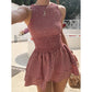 💃（50% de réduction）– Robe mini sans manches à carreaux vichy et smocks | Extensible et confortable, parfaite pour les vacances 🌞