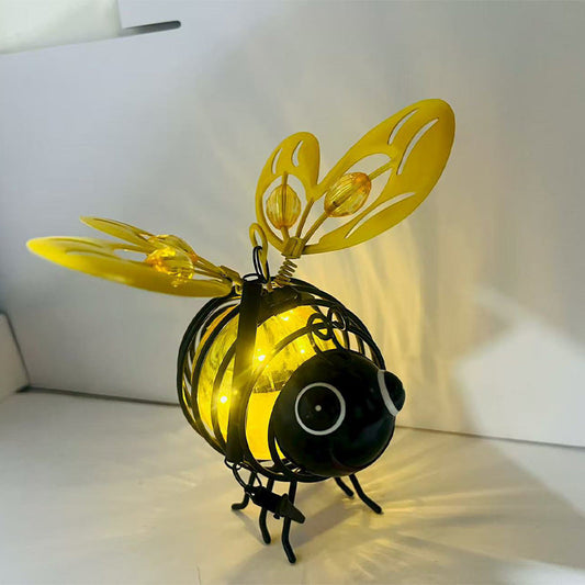 🐝🌸🌙 OFFRE LIMITÉE 54% DE RÉDUCTION! Lumière Abeille Solaire Suspendue – Jolie Abeille Lumineuse, Allumage Automatique au Crépuscule, Résiste aux Intempéries – Ajoute une Touche Magique à Votre Jardin, Terrasse ou Balcon 🏡✨