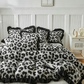 🐆 -50% MAINTENANT ! 🛌 Parure de Couette Imprimé Léopard à Volants – Tissu doux, détail volant chic & imprimé vibrant – Parfait pour une chambre audacieuse et cosy ✨