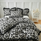 🐆 -50% MAINTENANT ! 🛌 Parure de Couette Imprimé Léopard à Volants – Tissu doux, détail volant chic & imprimé vibrant – Parfait pour une chambre audacieuse et cosy ✨